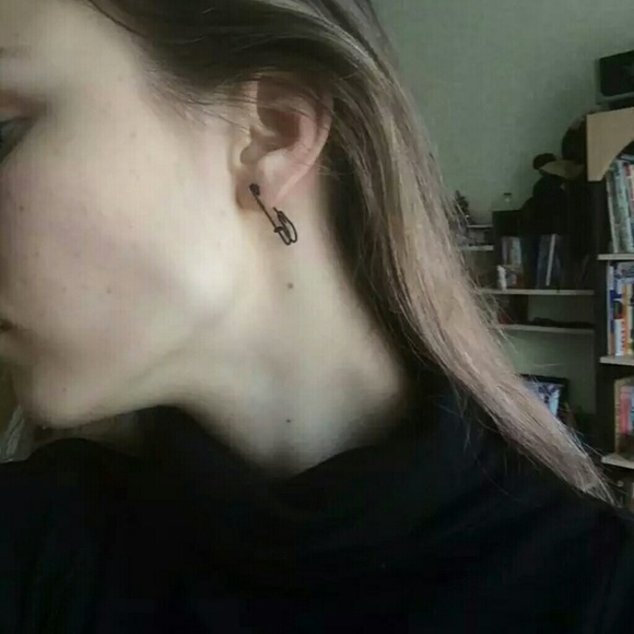 Safety Pin Earrings Vintage Style - Picture 7 of 8